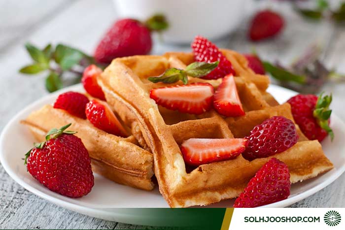 طرز تهیه وافل توت فرنگی خانگی