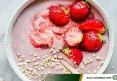 فرنی توت فرنگی با خامه