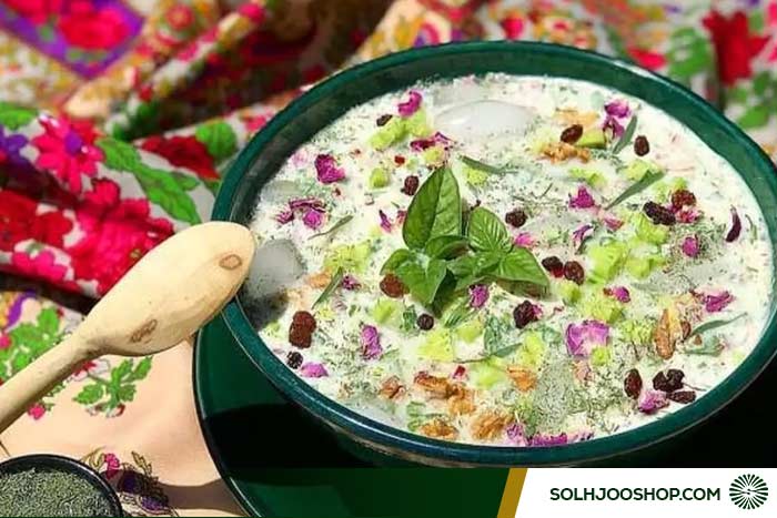 طرز تهیه آب دوغ خیار ساده خانگی